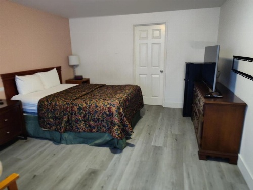 Shamrock Motel image 5